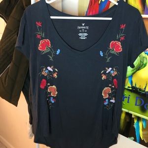 Embroidered lose T-shirt